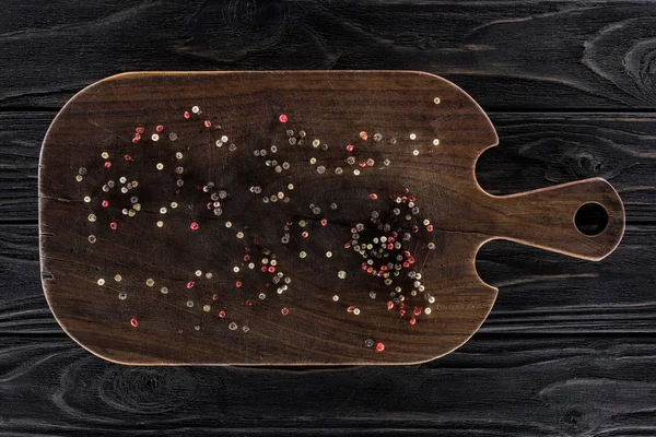 Top view of wooden cutting board with spices on table — Stock Photo