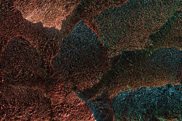 Абстрактний фон з срібної текстури горіхової фольги з барвистим освітленням — стокове фото