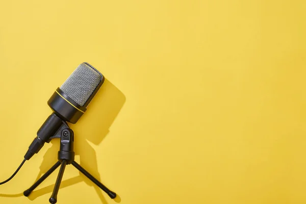 Top view of microphone on bright and colorful background — Stock Photo