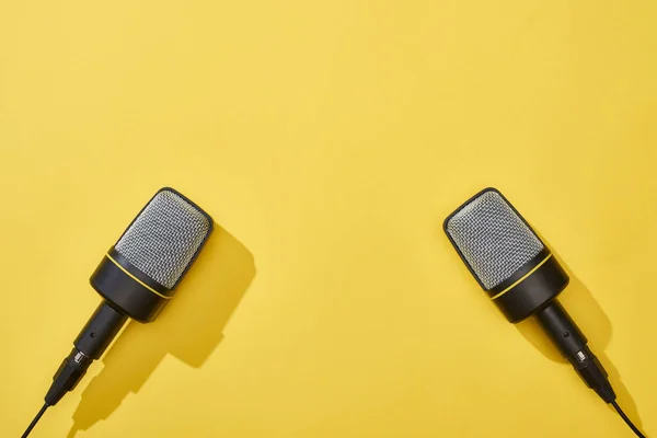 Top view of microphones on bright and colorful background — Stock Photo
