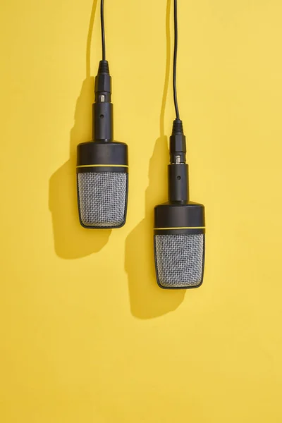 Top view of microphones on bright and colorful background — Stock Photo