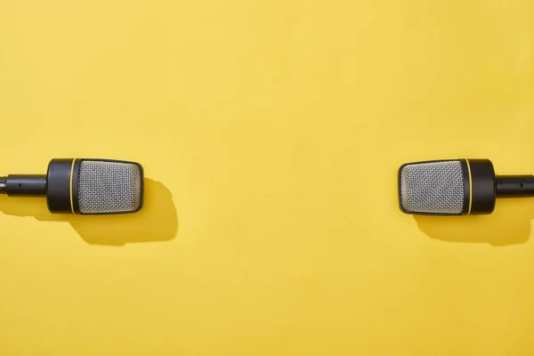 Top view of microphones on bright and colorful background — Stock Photo