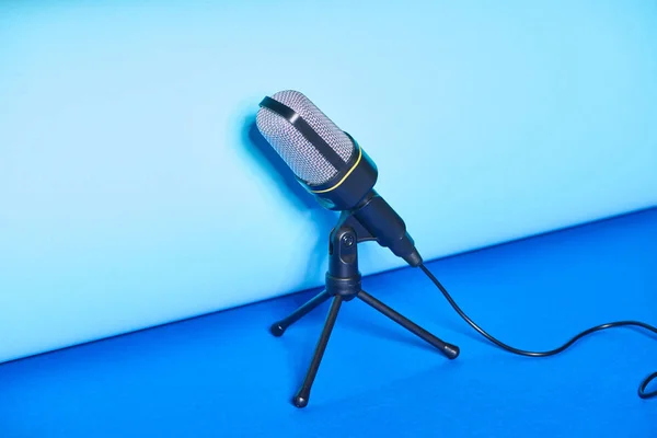 Black microphone on bright and colorful background with copy space — Stock Photo