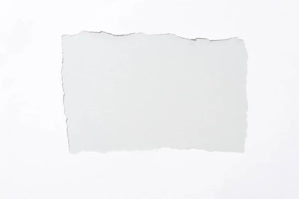 Fundo cinza no buraco de papel rasgado branco — Fotografia de Stock