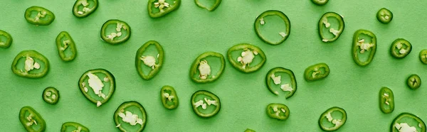 Panoramic shot of cut and fresh peppers on green background — Stock Photo