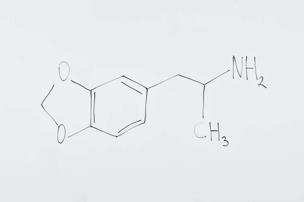 Vue du dessus du tableau blanc avec formule chimique en laboratoire — Photo de stock