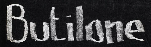 Panoramaaufnahme von schwarzer Kreidetafel mit Schriftzug Butilone — Stockfoto