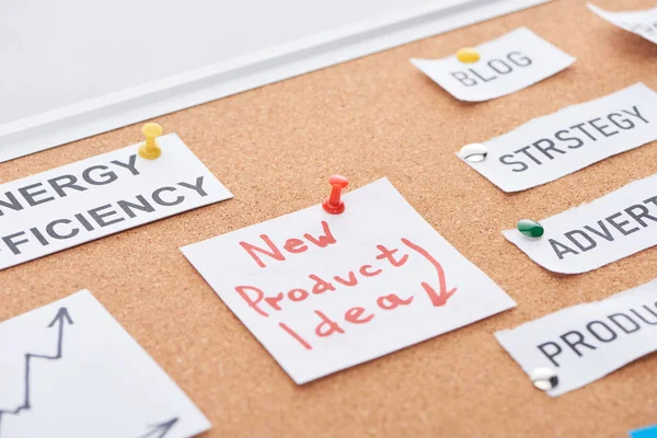 Cards with new product idea text pinned on cork office board — Stock Photo