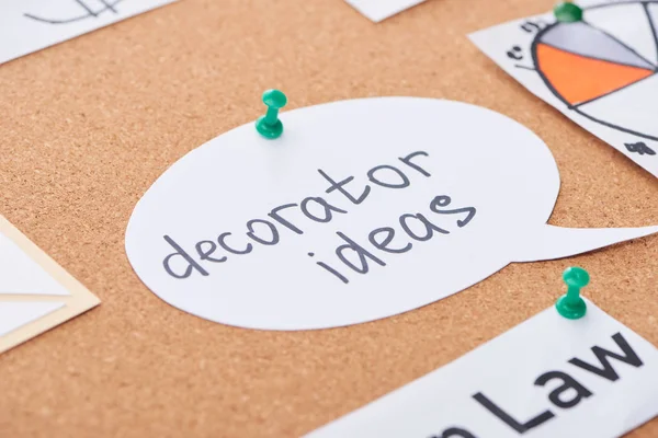 Paper card with decorator ideas text pinned on cork office board — Stock Photo