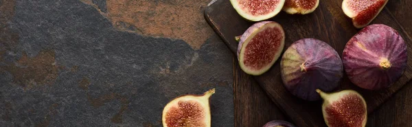 Top view of figs and wooden cutting boards on stone background, panoramic shot — Stock Photo