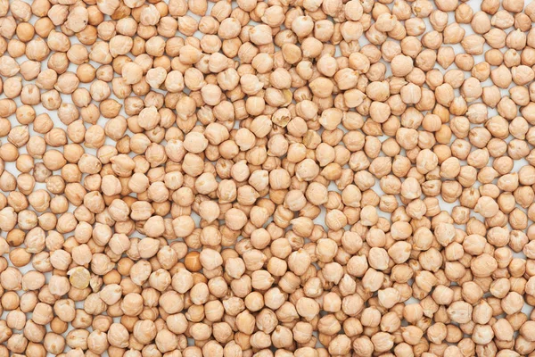 Vue du dessus des graines de pois chiches biologiques crues — Photo de stock