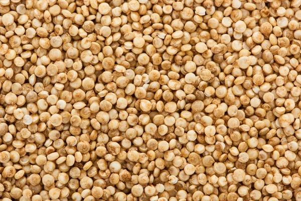 Vista dall'alto dei semi crudi di quinoa bianca biologica — Foto stock