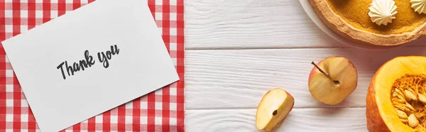 Top view of pumpkin pie with thank you card on wooden white table with apples, panoramic shot — Stock Photo