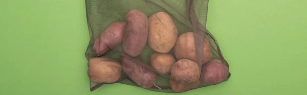 Vue de dessus de sac écologique isolé sur vert, panoramique — Photo de stock