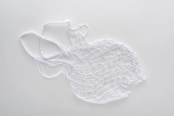 Vue du dessus du sac à ficelle écologique blanc vide isolé sur blanc — Photo de stock