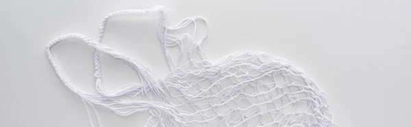 Draufsicht auf leere weiße umweltfreundliche Saitentasche isoliert auf weißer, panoramischer Aufnahme — Stockfoto