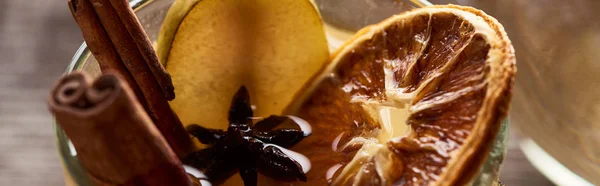 Close up view of pear mulled wine with spices and dried citrus, panoramic shot — Stock Photo