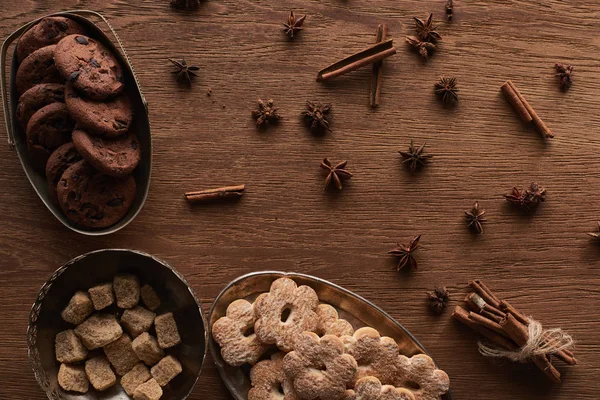 Top view of Christmas cookies on wooden table with anise and cinnamon — Stock Photo