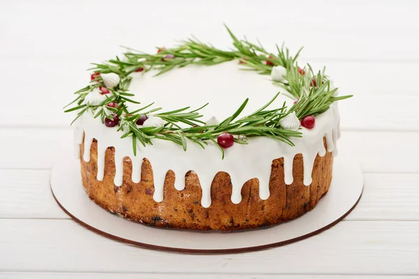 Christmas pie with white rosemary and cranberries on white wooden table — Stock Photo