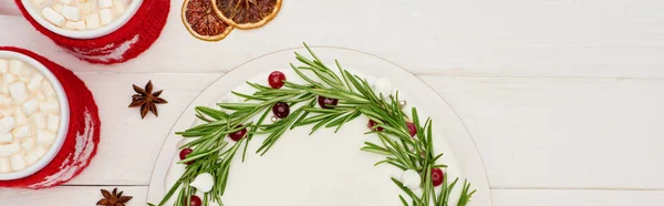 Top view of two cups of coffee with marshmallows and christmas pie with rosemary on white wooden table — Stock Photo