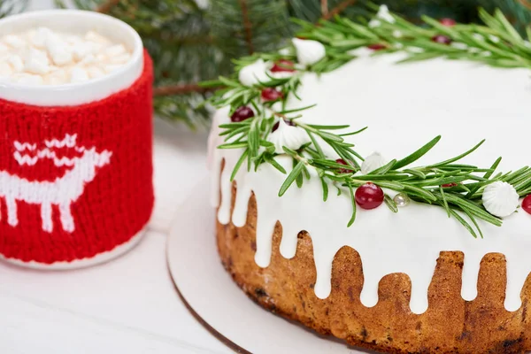 Christmas pie with rosemary and cranberries on white wooden table with and cup of cocoa — Stock Photo