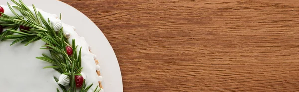 Top view of traditional christmas pie on wooden table — Stock Photo