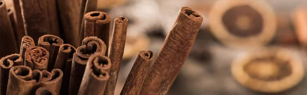 Close up view of aromatic fresh cinnamon sticks, panoramic shot — Stock Photo