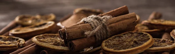 Close up view of dried orange slices and cinnamon bunch, panoramic shot — Stock Photo