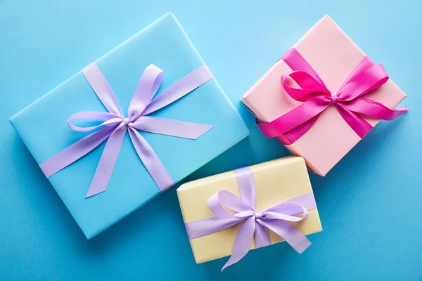 Top view of colorful gift boxes on blue background — Stock Photo