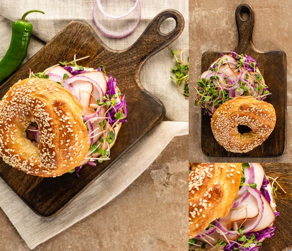 Colagem de bagel delicioso fresco com carne, cebola vermelha, queijo creme e brotos em tábua de corte de madeira — Fotografia de Stock