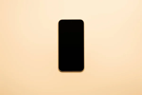 Vista superior del smartphone con pantalla en blanco en beige - foto de stock