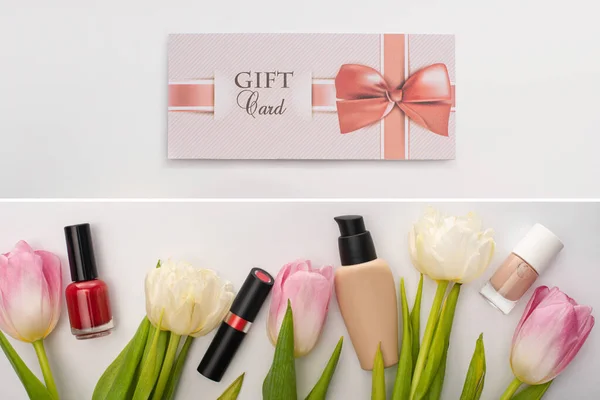 Collage de tarjetas de regalo y cosméticos decorativos cerca de tulipanes en la superficie blanca - foto de stock