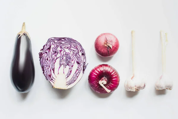 Flat lay with red onion, red cabbage, eggplant and garlic on white background — Stock Photo