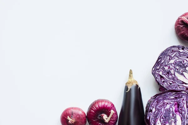 Top view of red onion, red cabbage, eggplant on white background — Stock Photo