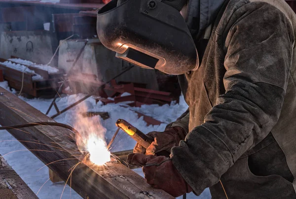 焊接防护罩冬季室外工程 — 图库照片