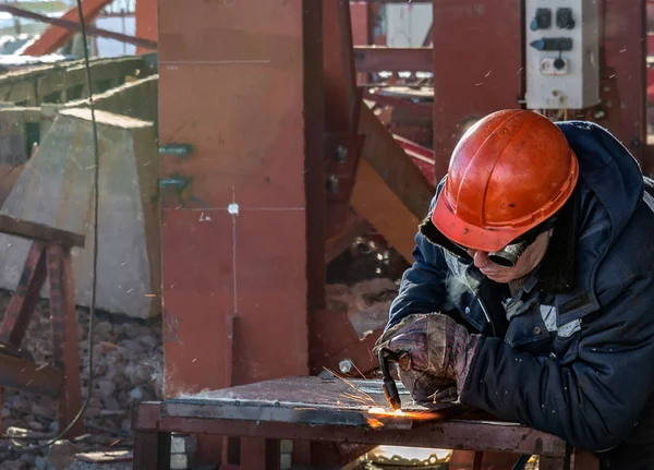 Soldador Trabalha Canteiro Obras — Fotografia de Stock