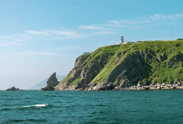 Tatar Boğazı kıyısında deniz feneri