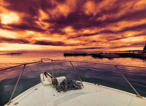 Łowienie Ryb Morzu Zachodzie Słońca Zdjęcia Stockowe bez tantiem