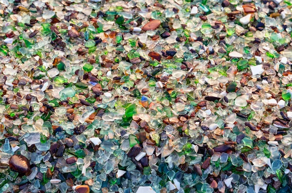 Des Morceaux Verre Coloré Poncé Par Mer Trouvent Sur Plage — Photo