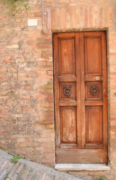 eski İtalyan ön kapı