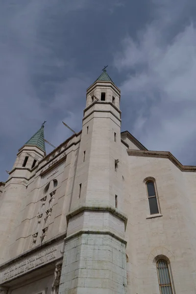 カシア ウンブリアのサンタ リタ大聖堂の正面図 ロイヤリティフリーのストック画像
