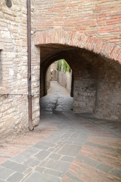 Gubbio İtalya küçük sokak 
