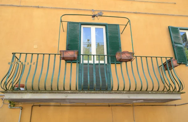 Okno Italském Balkóně — Stock fotografie