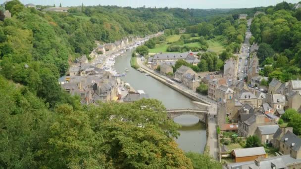 Blick von oben auf Dinan — Stockvideo