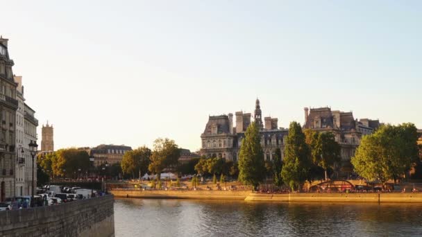 Река Сена Париже Франция Ривер Стрит Центре Города Рядом Собором — стоковое видео