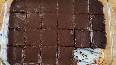 Çikolatalı brownie bölümleri