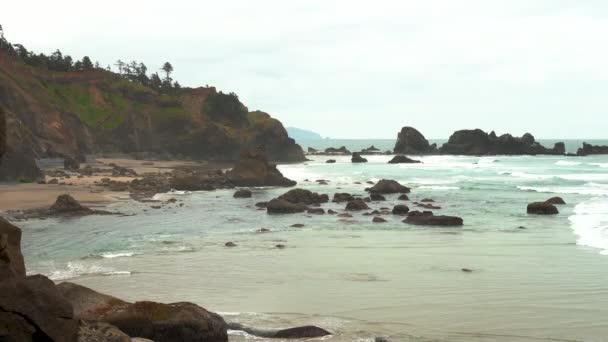 Oceano con vista sulle rocce in Oregon — Video Stock