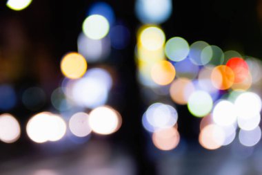 Renkli daire bokeh koyu arka plan üzerinde gömerim