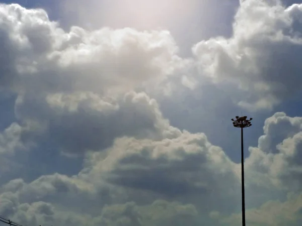 Cielo Azul Con Nubes Fondo Salida Del Sol — Foto de Stock