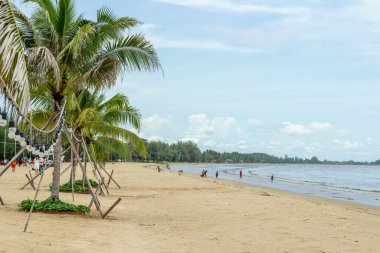 Leam Sing Beach, Chanthaburi Tayland - 21 Haziran 2020: Corona virüsü salgını yüzünden çok az turist, turizm ekonomisini tehdit ediyor, Laem Singh Plajı 'nda tatil.